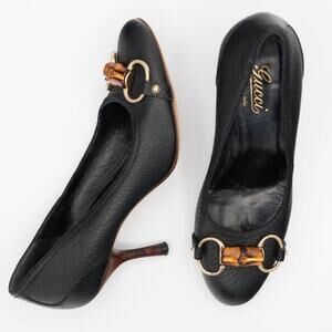 5.5 Gucci Vintage  Black Bamboo Accent Leather Pumps